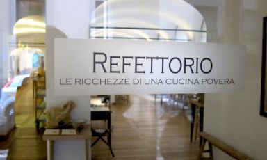 The entrance to the restaurant Refettorio Simplicitas at number 2 in via dell'Orso in Milan, tel.+39.02.89096664, an oasis of goodness halfway between the Accademia di Brera and Teatro alla Scala