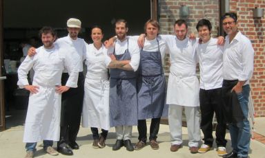Gli chef della prima edizione della Maratona del Rubitt al Dopolavoro dell'Hangar Bicocca, da sinistra verso destra: Cesare Battisti, Paolo Casanova, Alice Delcourt, Eugenio Roncoroni, Beniamino Nespor, Luca De Santi, Gustavo Young e Roberto Okabe