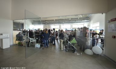 Nello scatto di Joel Dalcol l'ingresso del Dopolavoro, il ristorante di Cesare Battisti e Paolo Casanova all'intero nell'Hangar Bicocca in via Chiese a Milano dove si è celebrata la prima Maratona del Rubitt, le piccole cose fatte bene
