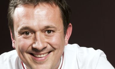 Emanuele Scarello, chef e patron del ristorante Agli Amici in località Godia a Udine. Con il congresso che si terrà lunedì proprio nella sua città, lascerà la presidenza dei JRE a Andrea Sarri, titolare a Imperia dell'Agrodolce