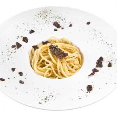 Spaghetti cozze e alghe con cremino freddo di riso e alghe rosse