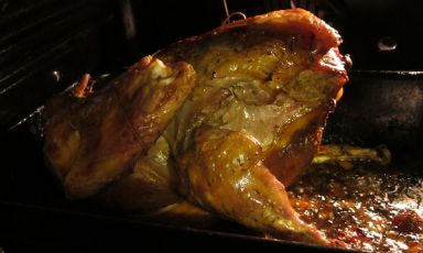 La tacchina farcita preparata dai fratelli Bobo e Chicco Cerea nel loro ristorante a Brusaporto vicino Bergamo. Questa nella foto è stata poi cotta in un forno casalingo e ha riscosso un notevole successo nonostante tutti gli errori commessi in cottura dal cuoco ovvero l'autore di questo articolo