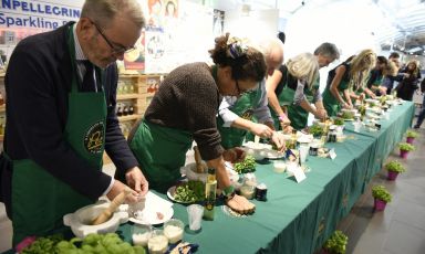 I 10 partecipanti alle batteria eliminatoria di questa mattina a Eataly Roma, a margine del Roma Food&Wine Festival. E' il Pesto World Championship, campionato del mondo di pesto al mortaio, nato da un'idea del ristoratore genovese Roberto Panizza. Finale della prossima edizione, Genova, marzo 2016 (foto Brambilla/Serrani)