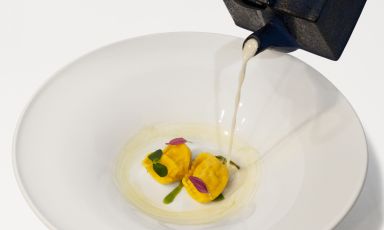 The savoury recipe sent by Davide Caranchini, chef at restaurant Acquadolce in Carate Urio (Como), is a filled pasta, a dish that was very popular in the previous edition of Premio Birra Moretti Grand Cru 