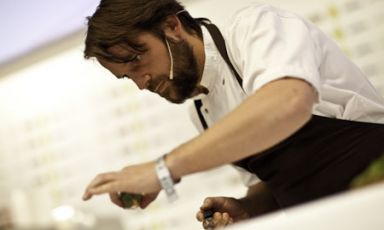 René Redzepi, cuoco del Noma di Copenaghen, numero uno al mondo secondo i criteri della S.Pellegrino World's 50 Best. I contenuti della sua lezione non hanno tradito le attese, premiate con una lista di piatti in anteprima (foto Alessandro Castiglioni)