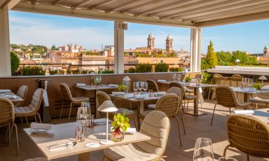 La terrazza di Acquaroof&nbsp;a Roma, uno dei tre "rooftop&nbsp;di mare" che vi consigliamo
