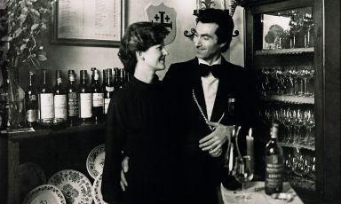 Annie Féolde e Giorgio Pinchiorri in una foto di tanti anni fa. Fa parte delle splendide illustrazioni di Pinchiorri a due voci
