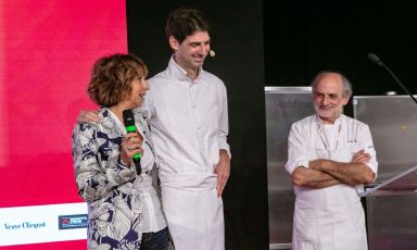 Stefania, wife of the late coffee roaster Gianni Frasi, Massimiliano Alajmo and Corrado Assenza at Identità Milano 2021 on Sunday morning. Photo Brambilla/Serrani
