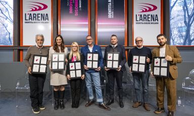 Alberghi diffusi, urban e boutique hotel: la versatilità dell’ospitalità italiana a Identità Milano 2024. Nella foto, da sinistra, Roberto e Susy Ceraudo, Azienda Agricola Ceraudo, Contrada Dattilo, Strongoli; Elisabetta Canoro, moderatrice del panel; Andrea Piantanida, cluster general manager Milano per Sircle Collection; Alessandro Baccarelli, general manager Castello di Casole, A Belmond Hotel, Casole d’Elsa, Siena; Domenico De Simone, general manager Casa Angelina, Praiano, Salerno; Biagio Spagnuolo, Sant'Angelo Resort, Matera
