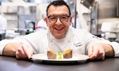 Alessandro Gavagna, chef de Al Cacciatore de La Subida di Cormons (Gorizia), &egrave; tra gli animatori del gruppo di lavoro che all'interno degli Ambasciatori del Gusto spinge per una normativa che regolamenti la filiera della selvaggina italiana. Intanto, ci impiatta una gran cena, al suo ristorante
