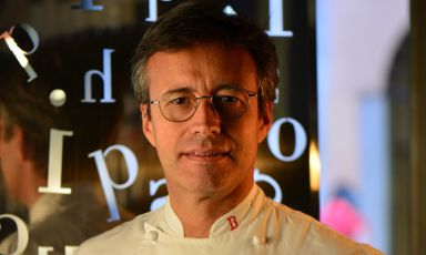 Andrea Besuschio, titolare della pasticceria di famiglia, ad Abbiategrasso (Milano)
