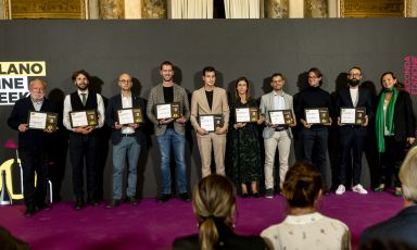 Nella cornice della Milano Wine Week, edizione 2022, uno dei momenti di premiazione dedicata alle Migliori carte vini d'Italia del mondo Ristorazione e Retail vinicolo, suddivise in 10 categorie. Membro della giuria presieduta da Andrea Grignaffini, la nostra signora del vino, Cinzia Benzi (a destra nello scatto a cura di Andrea De Gennaro)
