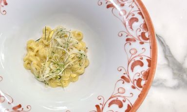 Anelletti con lupini, zenzero e foglie di combava: gran piatto di Juan Camilo Quintero all'Eataly Smeraldo, durante la cena del ciclo Giovani talenti: incontro con la cucina del futuro, organizzato da Eataly con la collaborazione di Identit&agrave; Golose
