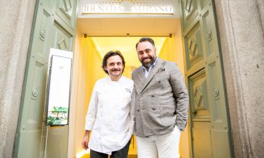 Antonio Zaccardi e Antonello Magist&agrave; sulla soglia dell'Hub di Identit&agrave; Golose Milano
