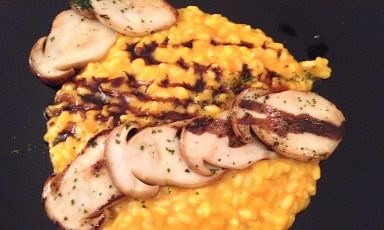 Risotto creamed with pumpkin, stir-fried porcini w