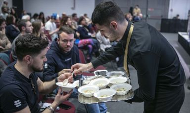 Il momento dell'assaggio di un piatto appena cucinato dagli chef è un rito che si "consuma" dopo ogni lezione a Identità di Formaggio. Tutte le foto sono di Brambilla-Serrani
