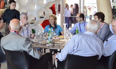 Bona Frescobaldi, al centro della foto, l'altro giorno durante il pranzo dei Friends of Fai a Identità Expo S.Pellegrino, chef era Antonia Klugmann