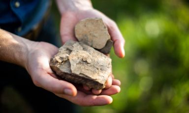 La ponca, che caratterizza i suoli dei vigneti di Attems, casa vinicola sul Collio goriziano e parte della galassia Frescobaldi
