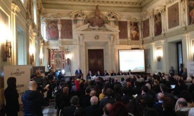 Sala Alessi was packed with people this morning for the presentation of "Il Mercato del Duomo", an ambitious project starting on April 30th, one day before the Expo. It is signed by Autogrill in collaboration with the Università di scienze gastronomiche in Pollenzo and Niko Romito Formazione. 5K square metres over 4 floors, a "cathedral dedicated to food culture". This morning, among others, Niko Romito, Marco Bolasco, Gilberto Benetton, Carlo Petrini and the mayor of Milan Pisapia spoke about it

