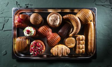 Antonio Bachour e Cesare Murzilli hanno tenuto la loro&nbsp;lezione sulla libert&agrave; nella viennoiserie nel main stage di Identit&agrave; Milano 2026. Tutte le foto sono di Brambilla-Serrani
