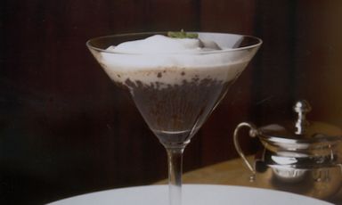 La Coppa con gelatina di birra belga doppio malto, gocce di cioccolato puro e crema chantilly alla cannella di Fabio Barbaglini, chef dell'Antica Osteria del Ponte di Cassinetta di Lugagnano, alle porte di Milano, telefono +39.02.9420034&nbsp;(foto Garrone)