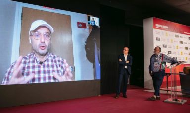Un incontro intenso, seppur a distanza, con spunti concreti per gli imprenditori del settore. Joe Bastianich e Sandro Feole hanno raccontato a Identità Milano 2021 il metodo che offre un salvagente a chi è in difficoltà e vuole ripartire
