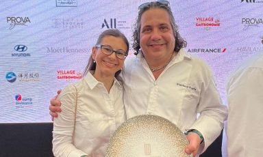 Linda e Gianluca Fusto, premiati nella Liste dei Pastry Special Award Winners 2023, “Pastry Discovery Gem Award”. Fusto Milano è nato in via Ponchielli 3, a Milano, nel giugno 2020
