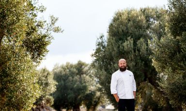 Domingo Schingaro tra gli uliveti che circondano Borgo Egnazia, a Savelletri di Fasano (Brindisi). Lo chef sarà tra i protagonisti di Identità Milano 2021, salirà infatti sul palco di Identità di Pasta in sala Blu 1 sabato 25 settembre alle 16,30

QUI IL PROGRAMMA COMPLETO DI IDENTITÀ MILANO 2021

PER ISCRIVERSI, CLICCA QUI E SEGUI LE ISTRUZIONI
