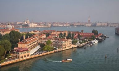La vista dall'alto del Belmond Hotel Cipriani situato sull'Isola della Giudecca a cinque minuti di motoscafo privato dalla meravigliosa Piazza San Marco di Venezia
