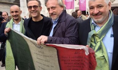 Enrico Crippa, Massimo Bottura, Davide Scabin e Umberto Bombana in uno scatto di Paolo Marchi risalente all'edizione 2013 della World's 50Best. Se i primi due cuochi anche quest'anno saranno riconfermati nei primi 50, Scabin (51&deg; nel 2014) perde ancora posizioni (65&deg; oggi), mentre&nbsp;l'Otto e mezzo di Bombana guadagna 5 posizioni (dal 67 del 2014 al 62 di oggi), ma rimane fuori dai 50. Esce invece dai primi 100 il Pescatore di Canneto sull'Oglio, 90&deg; l'anno scorso