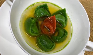 Bollito nel suo brodo​: il piatto del 2021 di Eugenio Boer
