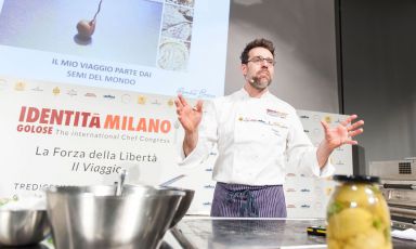 Il discusso intervento di Renato Bosco a Identità di Pizza: ha proposto topping con ananas, banana, kiwi...
