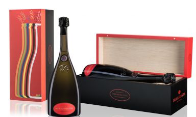 Vittorio Moretti, patron at Bellavista, decided to put his name on the label of the latest born in his winery, Meraviglioso. That is to say a cuvée of as many as six great vintages of the “riserva”, the summary of almost forty years in the vineyard and in the cellar 
