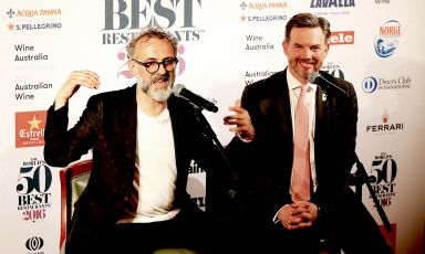 Massimo Bottura e William Drew lo scorso 13 giugno 2016 a New York durante la conferenza stampa riservata allo chef-patron del ristorante vincitore dei 50 Best, nella corcostanza l'Osteria Francescana di Modena
