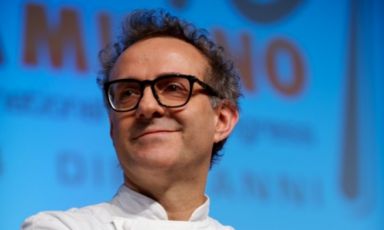 Oggi ripubblichiamo la prima parte dell'articolo sulla sua Modena del cuore scritto da Massimo Bottura per la Guida ai ristoranti di Identità Golose, edizione 2014, editore Mondadori. Trattorie, caseifici, pasticcerie, bar, ma anche spirito e anima: lo chef dell'Osteria Francescana (+39.059.210118) ci racconta la capitale estense (foto Brambilla Serrani)
