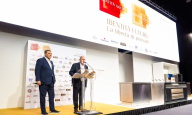 Claudio Ceroni e Paolo Marchi inaugurano ufficialmente la XXI edizione del congresso di Identit&agrave; Milano dal Main Stage dell'Allianz MiCo North Wing. Tutte le foto sono a cura di Brambilla/Serrani

