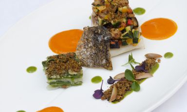 Donato Episcopo, chef de La Corte Gourmet dell'hotel Villa Abbazia a Follina (Treviso), propone una ricetta fresca e saporita come suo "piatto dell'estate", la grande iniziativa di Identità Golose: le migliori ricette d'autore dei più grandi chef italiani, che esaltano sapori e profumi della stagione calda
