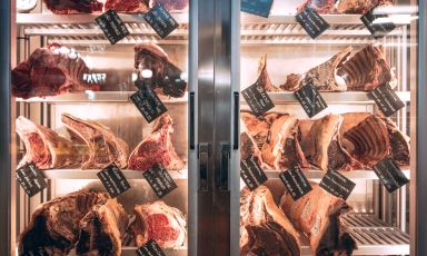 Cena speciale&nbsp;gioved&igrave; 5 marzo al Beefbar&nbsp;Milano, protagonista ovviamente la carne, con il meglio di Beefbar stesso e tre altri indirizzi protagonisti,&nbsp;I Due Cippi dal 1976 a Saturnia (Grosseto), La Braseria a Osio Sotto (Bergamo)&nbsp;e Regina Bistecca a Firenze
