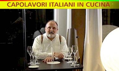 Un fotogramma dell'esordio di Identità Golose a Striscia la notizia. Da ieri sera Paolo Marchi racconta le grandi storie della cucina italiana, attraverso piatti simbolo e i loro ideatori, nella nuova rubrica Capolavori italiani in cucina
