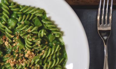 La Pasta al pesto di menta e briciole di pane di Massimo Bottura
