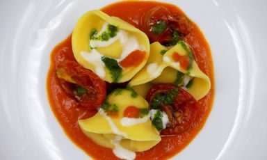 Cappellacci allo scarpariello 2.0 è il Piatto del 2023 di Angelo D'Amico, chef del ristorante Locanda Radici a Melizzano in provincia di Benevento

