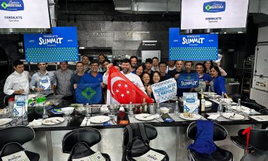 Foto di gruppo con Vincenzo Capuano al termine della tappa del Fiordilatte Summit a Singapore, pochi mesi fa
