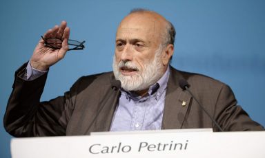 Carlo Petrini, detto Carlin, nato a Bra (Cuneo), 71 anni il prossimo 22 giugno. Il 9 dicembre 1989 ha fondato il movimento internazionale di Slow Food
