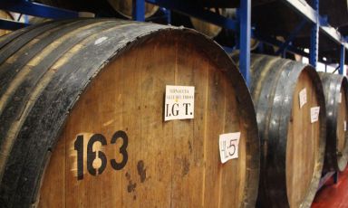 Viaggio nel mondo dell'azienda Silvio Carta, dalla Vernaccia di Oristano ai distillati
