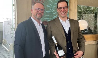 L'enologo Nicolas Secondé insieme al responsabile commerciale Alberto Zucchi Frua presentano la "nuova vita" di Castello di Cigognola
