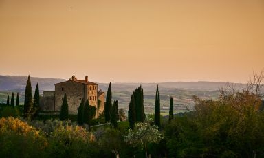 Un suggestivo tramonto sul Castello di Vicarello
