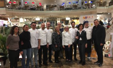 I cuochi East Lombardy impegnati all'Eataly Smeraldo di Milano per il Festival delle paste ripiene. Con loro c'è Claudio Ceroni, di MagentaBureau, primo da destra
