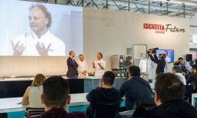 Moreno Cedroni durante la lezione a Identità Future 2015
