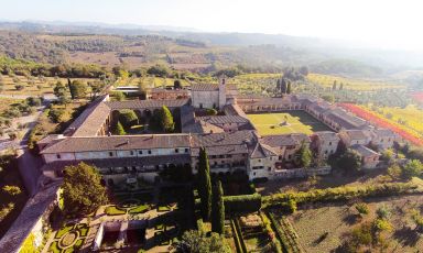 La splendida Certosa di Pontignano a Castelnuovo Berardenga (Siena): non solo tappa dedicata all'arte, all cultura e alla bellezza, ma anche al gusto, grazie al ristorante Il Chiostro di Pontignano
