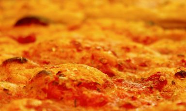 Tania Mauri racconta per Identità Golose la storia della famiglia Delli Poggi e della loro pizzeria Charlie a Orvieto. Il pezzo è uscito in anteprima per Identità di Pizza, la newsletter che Identità Golose dedica al mondo dei lievitati. Per riceverla regolarmente (e gratuitamente) basta iscriversi qui
